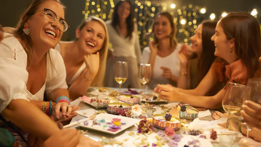 Vriendinnendag ideeën: waarom een kaarsworkshop het perfecte uitje is voor jou en je vriendinnen
