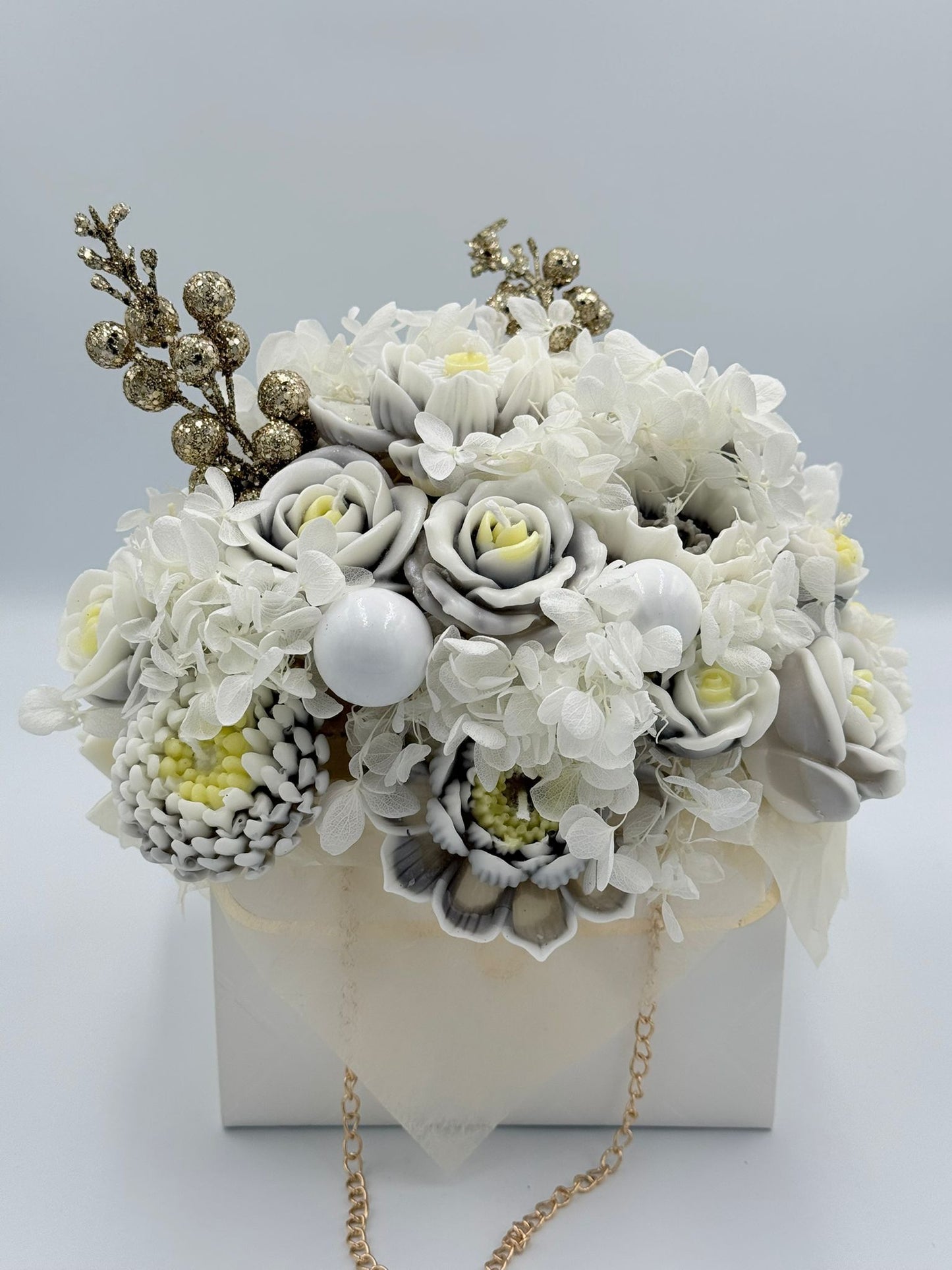 Kerstboeket in een elegant dames tasje