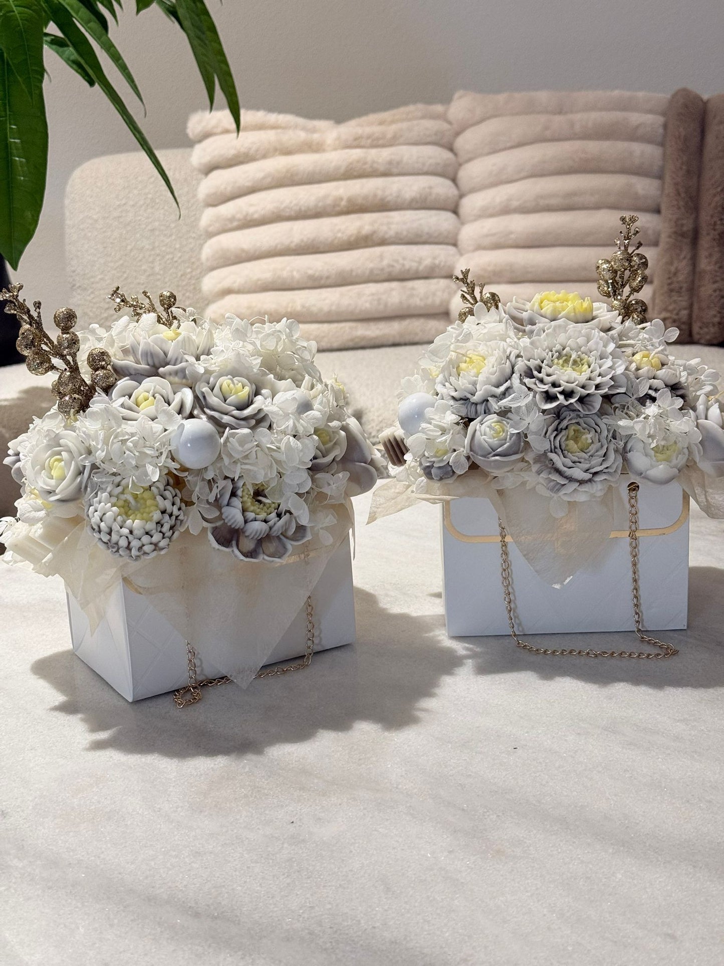 Kerstboeket in een elegant dames tasje