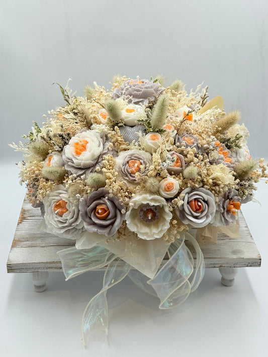 Bloemen - en kaarsenboeket