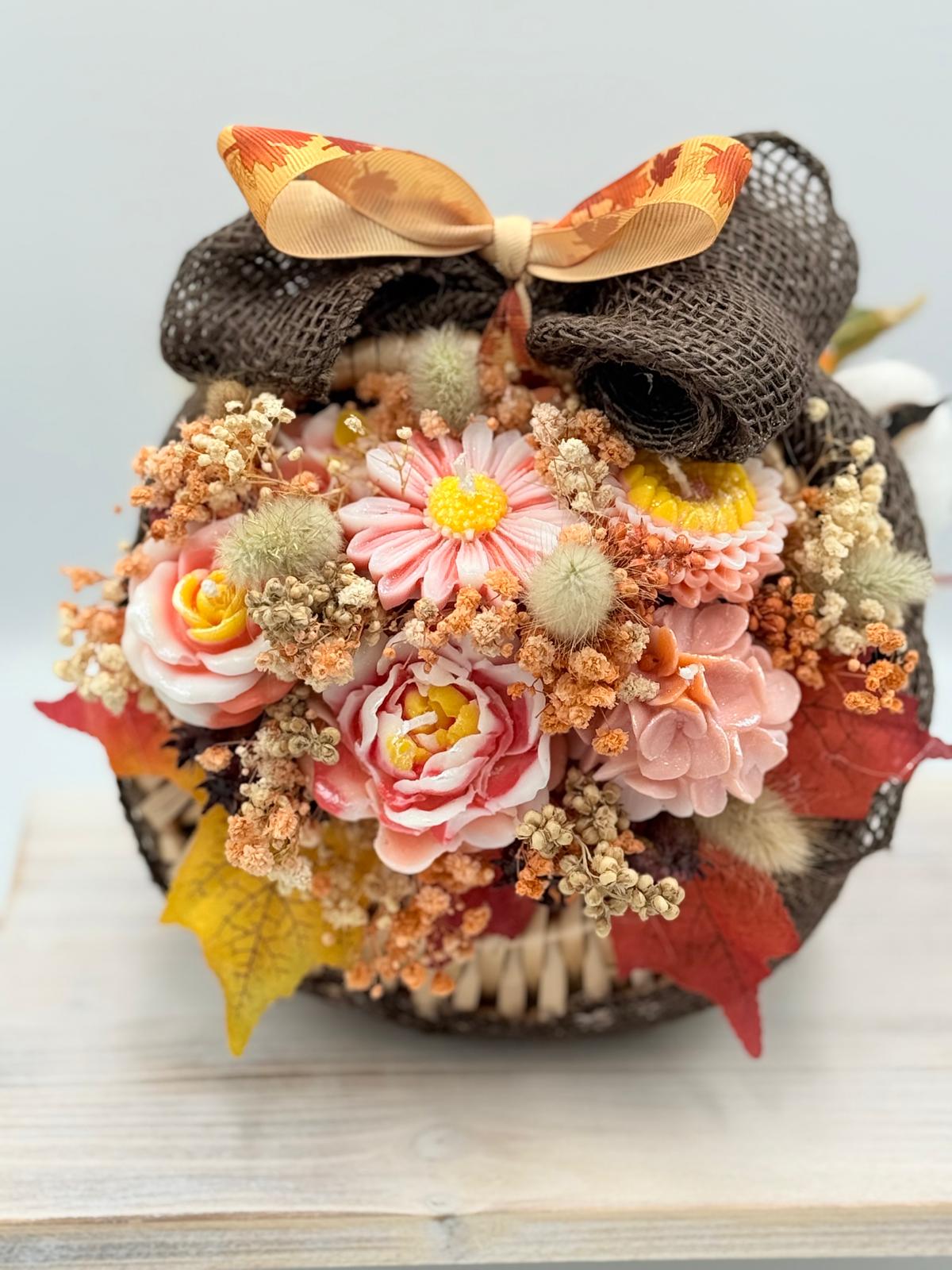 Bloemen - en kaarsenboeket